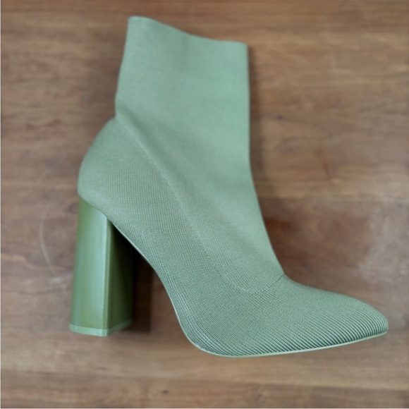 PUBLIC DESIRE Exclusive Wide Fit Loyal heel sock boot olive knit-Green sz 7 Wide - Picture 12 of 14
